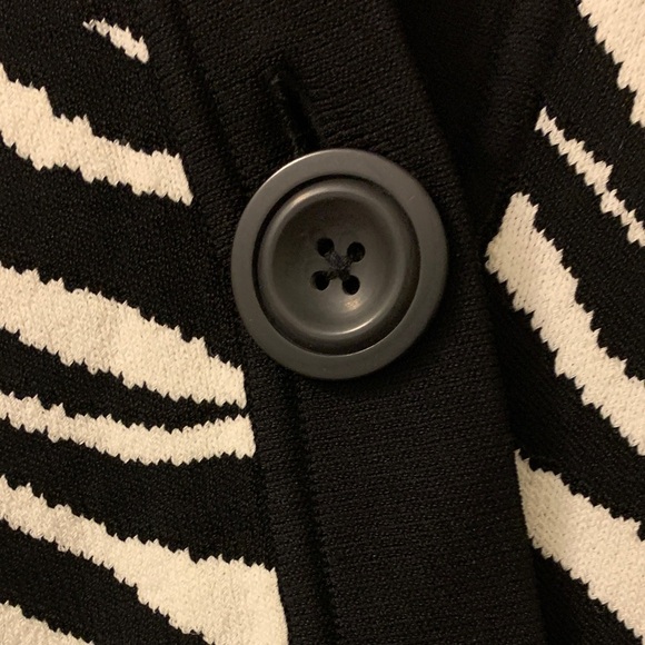 Jones NY Petite - Black & White Zebra Print Cardigan - Picture 2 of 6